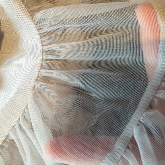 2-4 yr old silver Petticoat great volume, lined, elasticated waist, adjustable - Picture 8 of 14